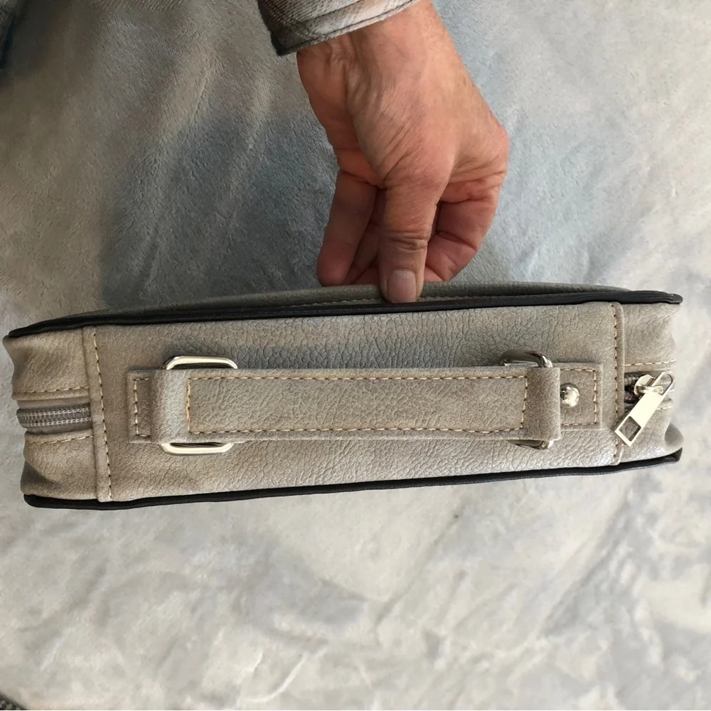 Book cover and carrier - Picture 3 of 7